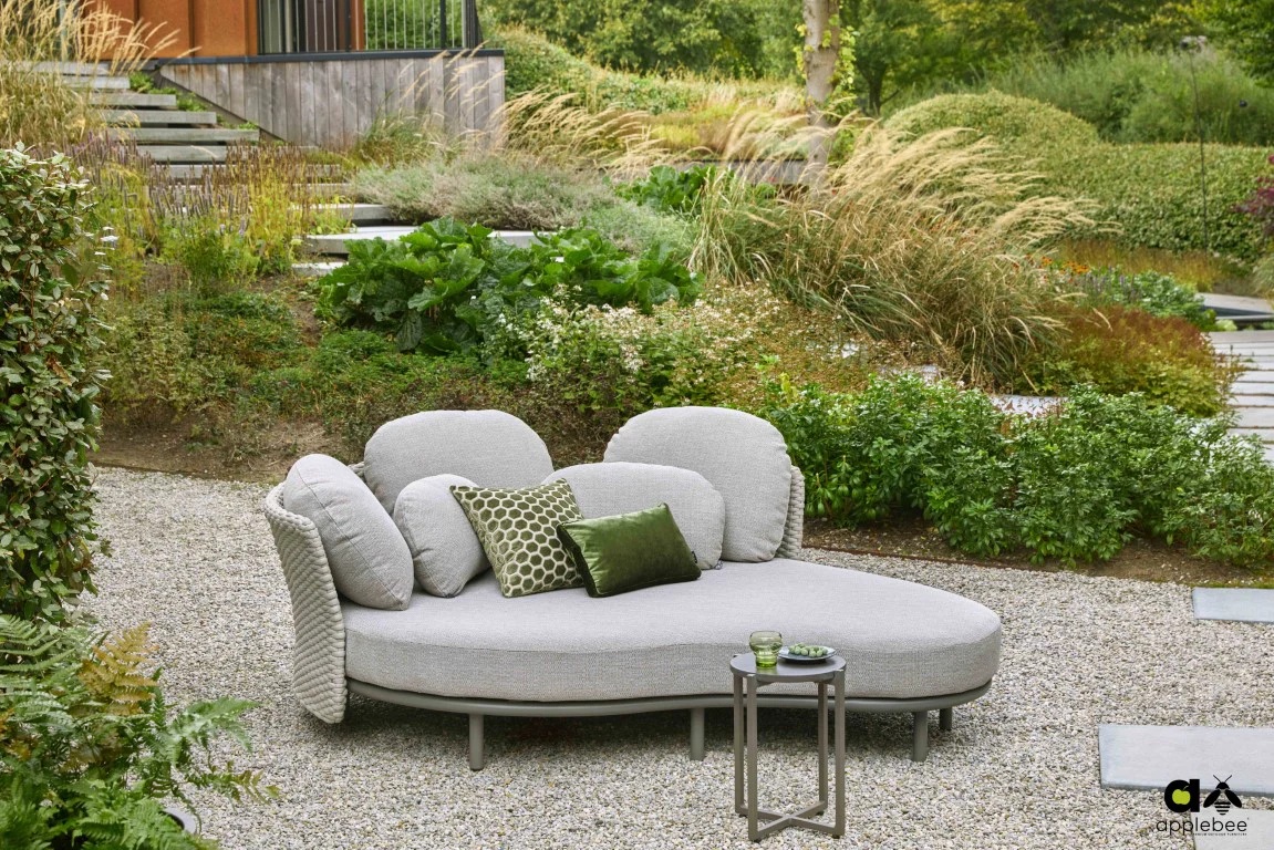 Daybed_Applebee_taupe_organisch_ligbed_all_weather_1151x768